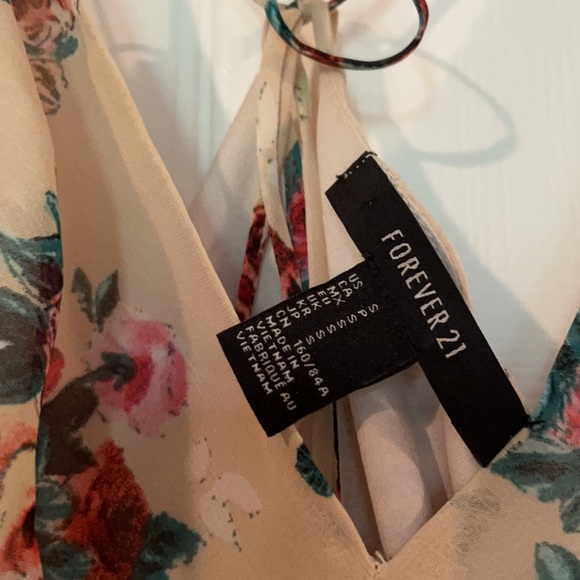 Forever 21 Cream floral dress - Picture 3 of 3